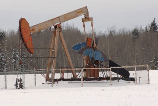 Петролът продължава да се котира под $89 за барел