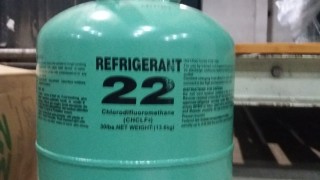 Хванаха близо 1000 бутилки с фреон, забранен в ЕС