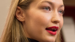 Джиджи Хадид даде сериозна заявка в козметичния бранш 22 годишният модел