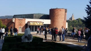 Художници питат Кунева защо унищожава специалност скулптура във ВТУ