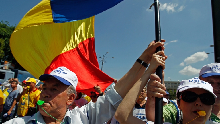 Хиляди румънци излязоха на демонстрация в подкрепа на правителството
