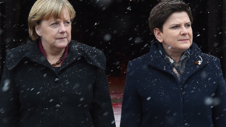 Меркел и Шидло: Рано е да говорим за отмяна на санкциите срещу Москва