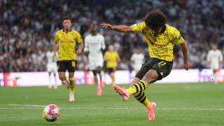 Крилото на Борусия Дортмунд изглежда няма да напуска поне към