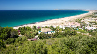 Властите в испанския крайбрежен курорт се извиниха след като напръскаха