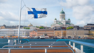 Докато планетата се движи към възобновяема енергия ние сме изправени