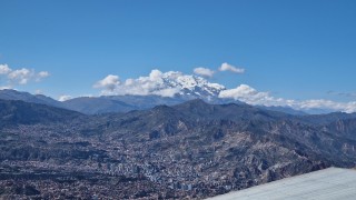 Най малко десет души загинаха а няколко други бяха сериозно