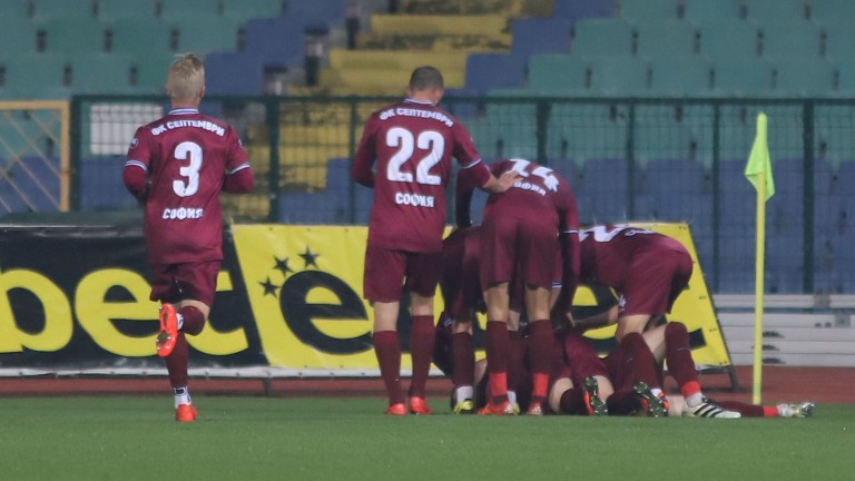 Септември и Верея откриват последния кръг от редовния сезон в Първа лига