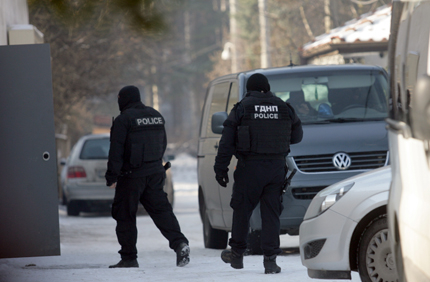 Масирана акция търси в София група за убийства и наркотрафик 