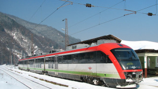 Полицията установи че вандалите които замерваха с камъни пътнически