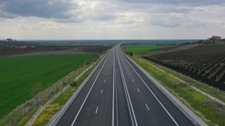 Експерти от Областно пътно управление Бургас регулярно извършват проверки