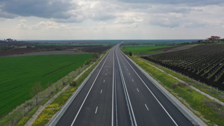 Експерти от Областно пътно управление - Бургас регулярно извършват проверки