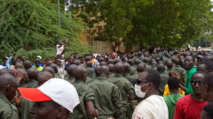 В Нигер набират доброволци за защита на новата власт