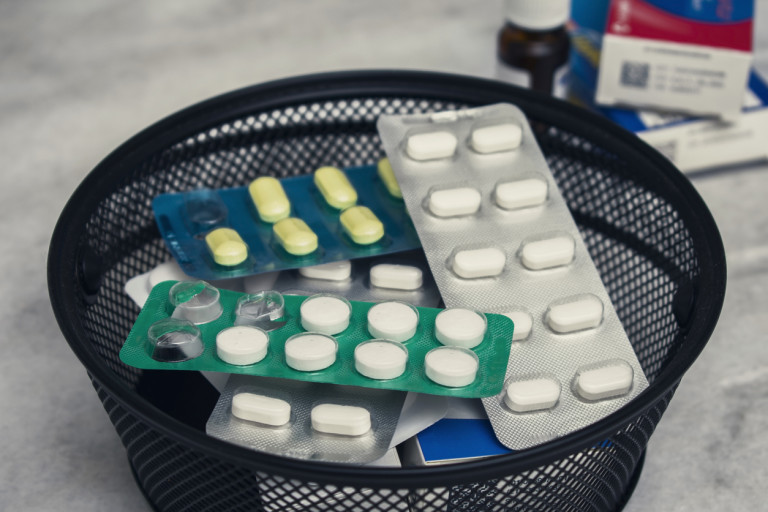 Дали пием медикаментите си - една от лъжите, които споделяме на лекаря си