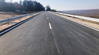 АПИ показва колко добре е ремонтиран пътят Видин - Връшка чука