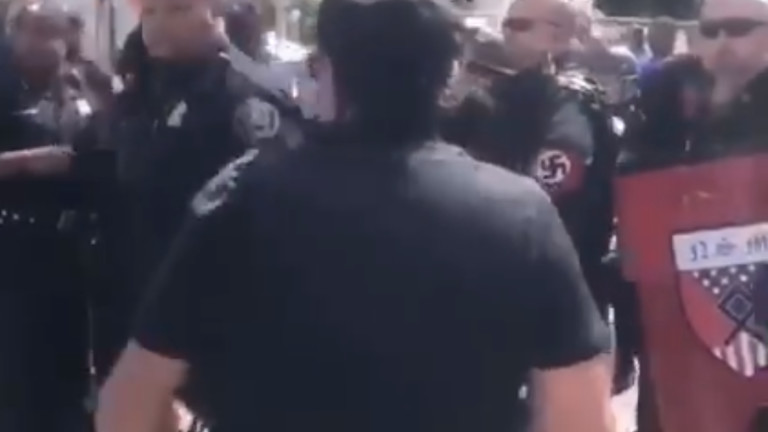 Въоръжени неонацисти прекъсват Детройт прайд и уринират върху израелско знаме