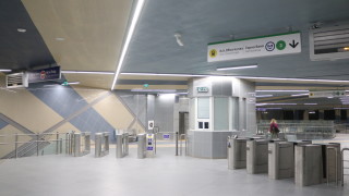 Заради изоставена раница пътниците от метростанция Васил Левски не се