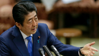 Японският премиер засилва обсъждането на конституционни промени
