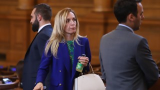 Притискали външният министър в оставка Теодора Генчовска сама да предложи