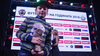 Минимум 112 топки ще трябва да подари на деца от