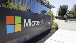 Американският технологичен гигант Microsoft обяви че ще инвестира 10 милиарда