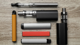 Хванаха ученик с 330 вейпа без бандерол във Варна Това