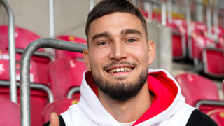 Националът Атанас Чернев беше заменен след едва 26 минути игра