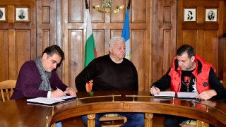 Договорът между Община Пловдив и ДЗЗД Колежа което спечели обществената