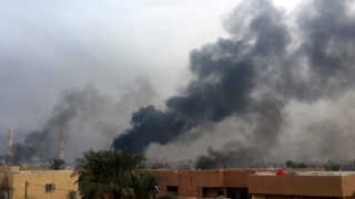 Иракските военни се опитват да отблъснат  ИДИЛ от град Рамади