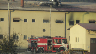 Пожар превзе голяма част от фабрика за пелети