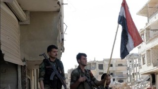 Сирийски самолети бомбардираха последния бастион на бунтовниците край Дамаск