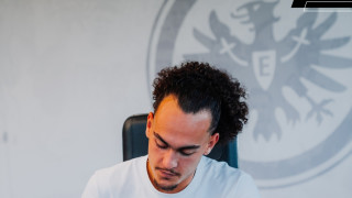 Айнтрахт Франкфурт привлече белгийския национал Артур Теат Играчът идва като