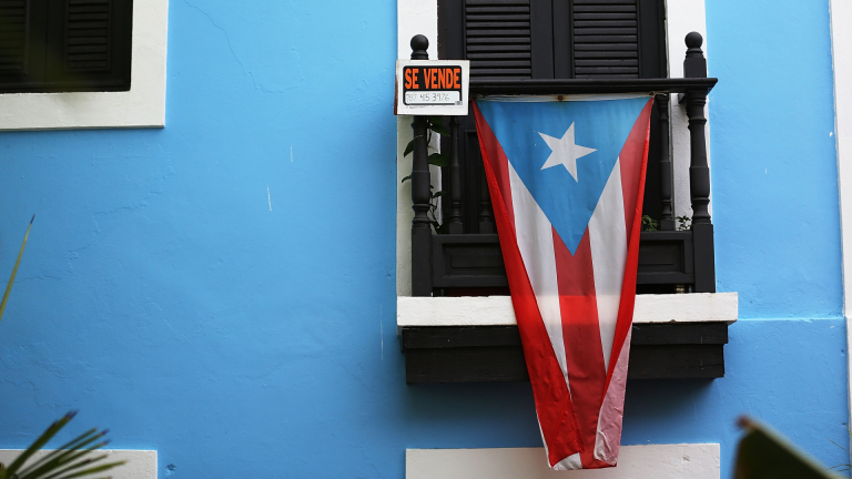 Защо милиардери избират да инвестират в затъналото в дългове Пуерто Рико?