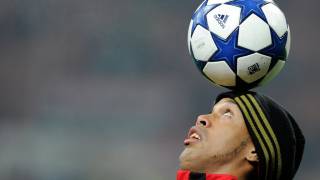 Роналдиньо коментира ситуацията в един от бившите си отбори Милан