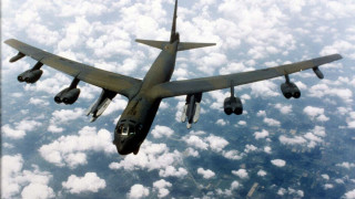 Стратегически бомбардировачи B-52 на САЩ симулирали удари срещу Русия