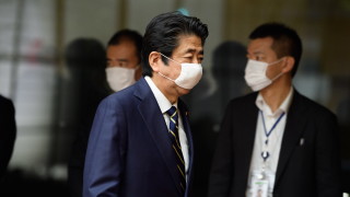 Премиерът на Япония Шиндзо Абе съобщи че отменят извънредното положение