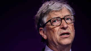 Филантропът милиардер Бил Гейтс отхвърли някои от конспиративните теории разпространяващи