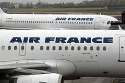 Самолет на "Еър Франс" кацна аварийно на летището в Париж