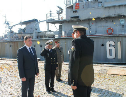 Военният министър иска повече английски кораби в Черно море 