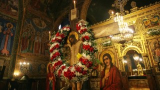 Хиляди вярващи преминаха под Светата плащаница