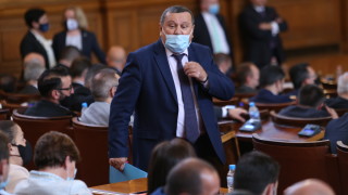 Депутатите отхвърлиха идеята за внос на "Спутник V"