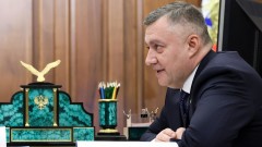 Губернаторът на Иркутска област награди полицаи, замеряли дронове с камъни