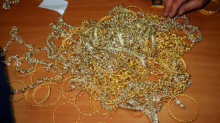 Бижута и валута за близо 110 хил. лв. хванаха на границата