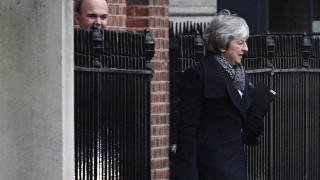 Министър председателят на Великобритания Тереза Мей предупреди че сценарий Брекзит без