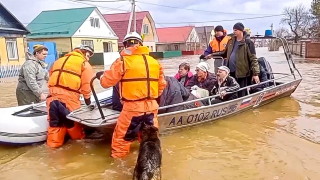 Наводненията в два града в руските планини Урал се увеличават