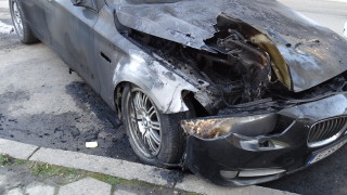 Лека кола изгоря почти до основи тази нощ в Благоевград