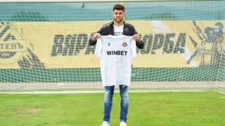 Ботев Пловдив удължи договора на вратаря Хидайет Ханкич 28 годишният страж