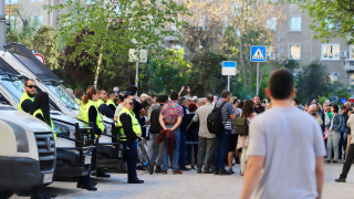 Протест се провежда пред сградата на Министерството на вътрешните работи