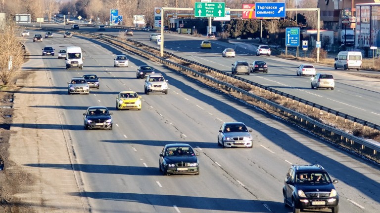 АПИ вдига цените: Как да "спечелите" още месец с по-евтина винетка