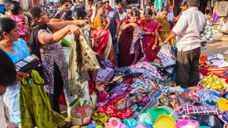 През последните две години министър председателят Нарендра Моди представя уверено амбициозната