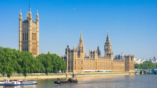Камарата на лордовете прокара поправка която призовава правителството да договори